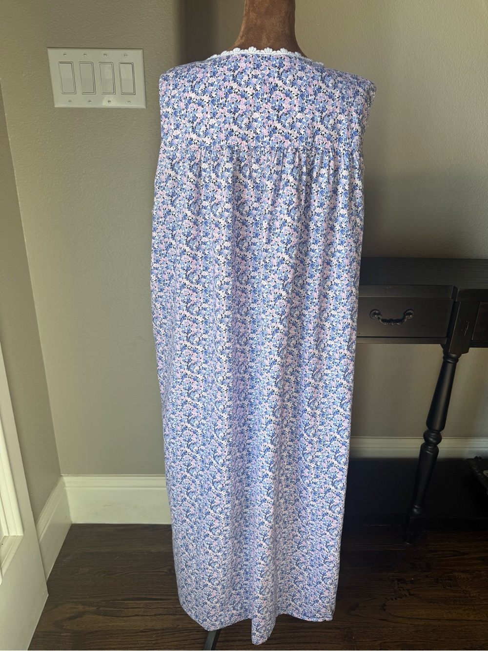 Eileen West XL 100% Cotton Floral Nightgown Lace Ribbon Trim Button Front - Picture 7 of 13
